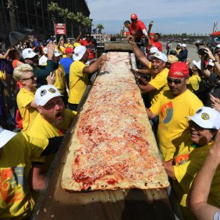 California tiene el récord de la pizza más larga del mundo