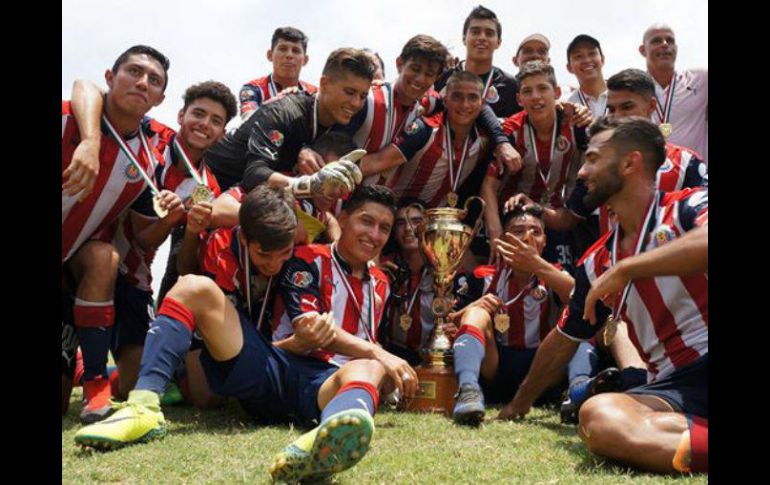 Los rojiblancos suman su sexto cetro en el torneo de filiales. FACEBOOK / @3aDivision