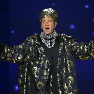 Kevin Spacey se luce al inicio de los Premios Tony 2017