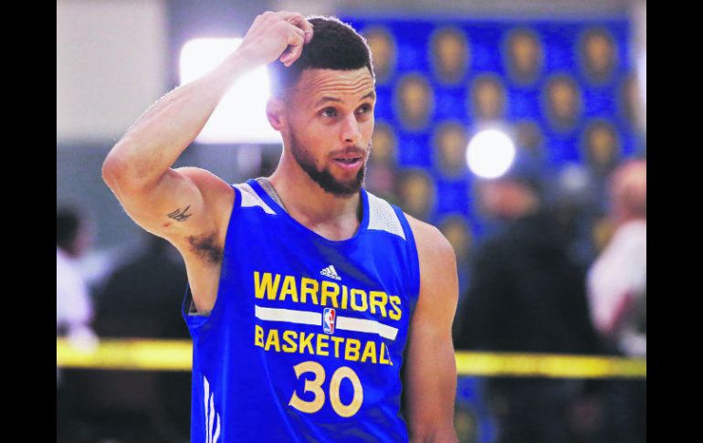 Stephen Curry. La estrella de los Warriors espera que no se repita la historia de la Final del año pasado. EFE /