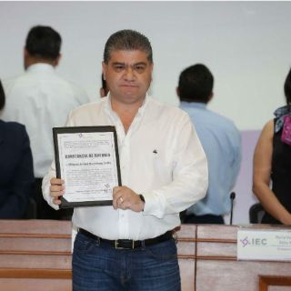 Riquelme recibe su constancia de mayoría en Coahuila