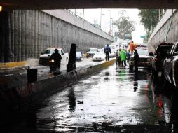 Todos los pasos a desnivel son focos de inundación durante una tormenta. EL INFORMADOR / ARCHIVO