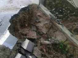 Algunos daños ocasionados por la lluvia en caminos y carreteras de la entidad. TWITTER / @CEPCO_GobOax