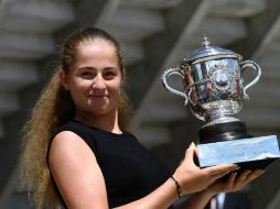 Este sábado, la tenista letona se coronó el único Grand Slam sobre tierra batida. AFP / C. Simon