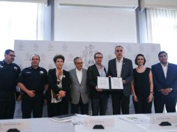 El Ayuntamiento tapatío y el Consejo Ciudadano de Seguridad firman convenio para la creación de la aplicación. TWITTER / @GuadalajaraGob