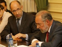 El ministro José Ramón Cossío (izq) señala que ‘no toda la información personal de los servidores públicos es necesaria’. NTX / ARCHIVO