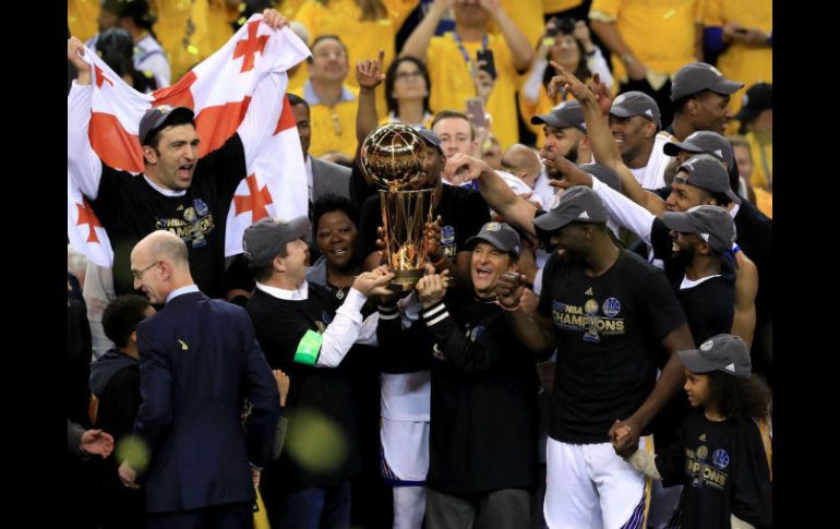 Los Warriors ganaron 4-1 la serie al mejor de siete y lograron el segundo título en las últimas tres temporadas. AFP / R. Martínez