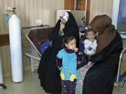 Varias ambulancias acudieron al lugar esa misma noche y trasladaron a los intoxicados a un hospital de Erbil. AP /