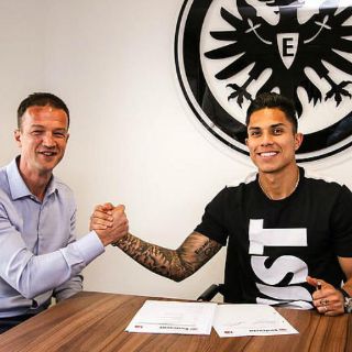 Eintracht Frankfurt oficializa llegada de Salcedo