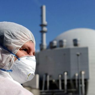 Sofocan humareda en tercer reactor de Chernobyl