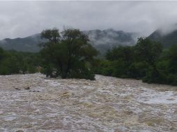La caída de agua provocó inundaciones en varios puntos del Estado. EFE / P. Rasgado