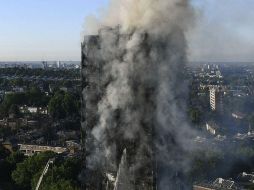 Se teme que el edificio colapse. EFE / F. Arrizabalaga