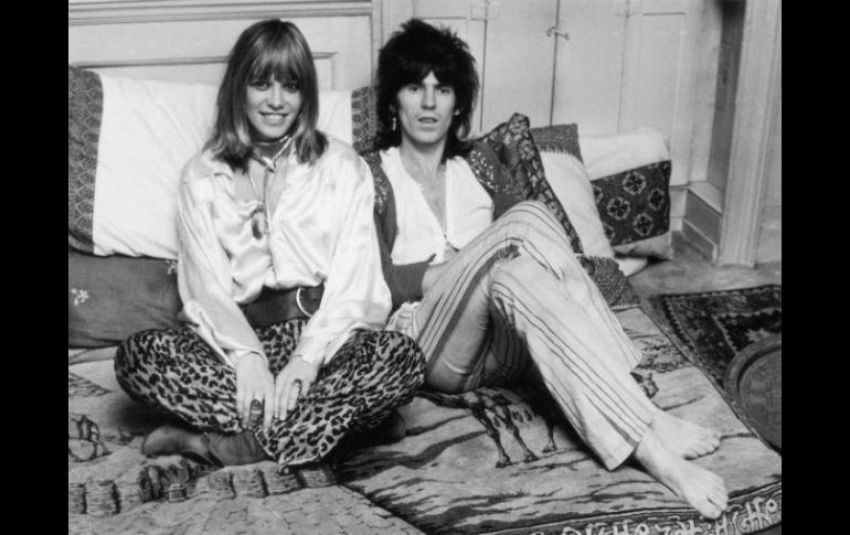 Anita Pallenberg tuvo tres hijos con Keith Richards; ambos probaban todo tipo de drogas durante las giras de los Rolling Stones. ESPECIAL /