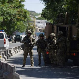 Dos ataques suicidas entre grupos talibanes dejan nueve muertos