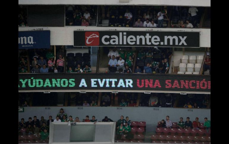 La Federación Mexicana ha intentado por todos los medios hacer cesar el grito para evitar una sanción. MEXSPORT / ARCHIVO