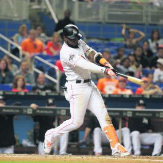 Los Marlins remontan ante Atléticos