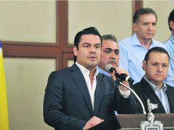 El gobernador presentó en mayo una reforma que no contemplaba la autonomía; el lunes enviará la nueva iniciativa. ESPECIAL /