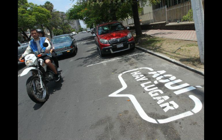 A partir de hoy los automovilistas podrán estacionarse en mil 600 cajones que funcionarán con el sistema de parquímetros virtuales. EL INFORMADOR / E. Barrera