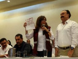 La encargada de darle la bienvenida a Enrique Michel a Morena fue la Secretaria General del partido, Yeidckol Polevsky. EL INFORMADOR / M. Vargas