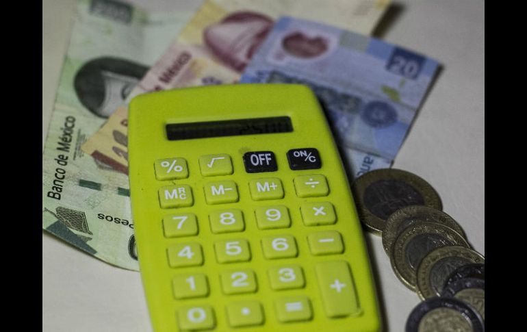 El académico señala que pese a que el aumento buscaría controlar los precios, la inflación seguiría aumentando en los próximos meses. EL INFORMADOR / ARCHIVO