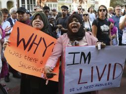 Familiares de las víctimas señalan que por años se desoyeron sus quejas por la falta de medidas contra incendios en el lugar. EFE / F. Arrizabalaga