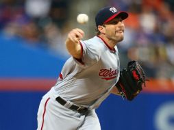 El abridor de los Nacionales, Max Scherzer, realiza uno de sus lanzamientos durante la primera entrada del partido. AFP / M. Stobe