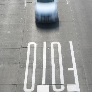 Corre a 200 kmh en 'veda' de fotomultas