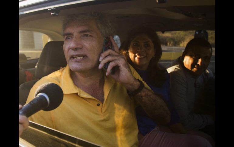 Mireles no tiene impedido reunirse con personas o movimientos armados. AFP / ARCHIVO