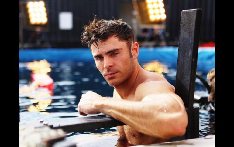El actor de 29 años realizó una ardua rutina de ejercicios, y hasta crossfit, para trabajar todo su cuerpo. INSTAGRAM / zacefron