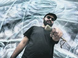 La UdeG invitó al artista tapatío a plasmar su arte a través de la pintura en el amplio muro ubicado en el paseo Escorza. ESPECIAL / J. Bienvenido