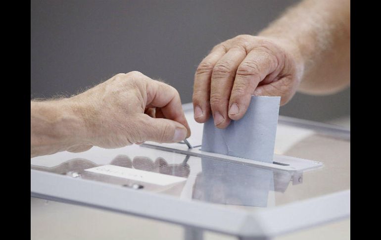 Los comicios se desarrollarán en medio de unas importantes medidas de seguridad. EFE / G. Horcajuelo