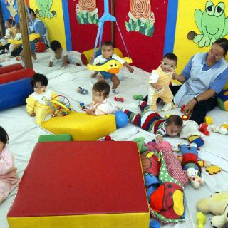 Guarderías del IMSS rechazan a hijos de papás solteros