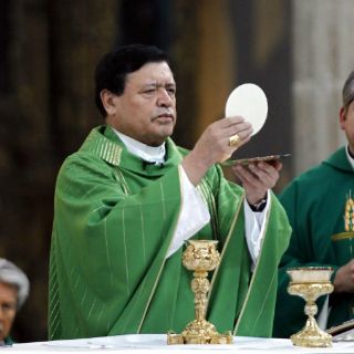 Norberto Rivera felicita a los padres en su día