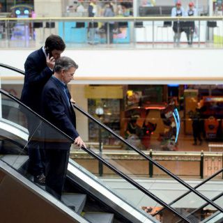Santos celebra Día del Padre en centro comercial atacado