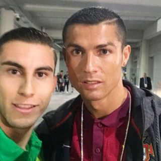 Seleccionado mexicano se toma ‘selfie’ con Cristiano Ronaldo