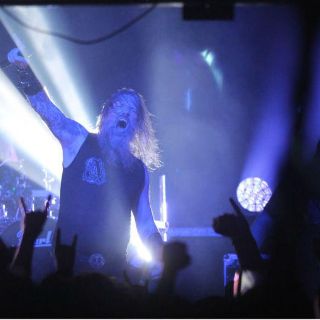 Amon Amarth electrifica con su poder nórdico
