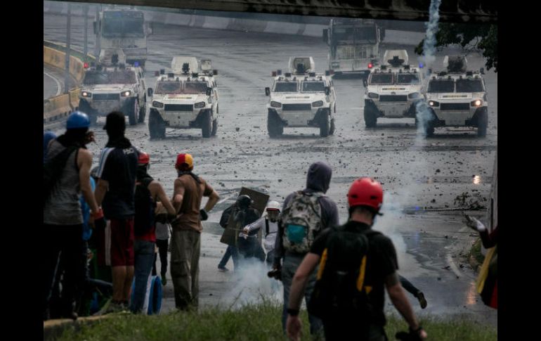 La oposición denuncia que la Guardia Nacional utiliza armas de fuego para reprimir las protestas. EFE / M. Gutiérrez