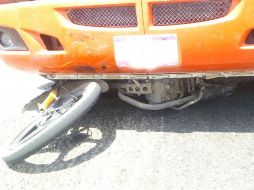 El vehículo fue asegurado por las autoridades que acudieron al lugar. ESPECIAL /