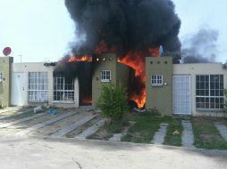 El incendio provocó daños de menaje en una finca aledaña. ESPECIAL /