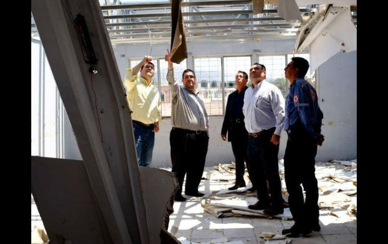 Autoridades realizaron un recorrido para conocer las afectaciones en el edificio. FACEBOOK / PacoAyon