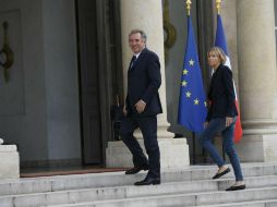 Foto de archivo de los ministros François Bayrou (i), y Marielle de Sarnez, a su llegada a una reunión con François Hollande. EFE / C. Saidi