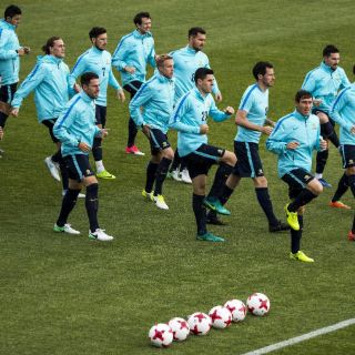 Camerún y Australia se 'juegan la vida' en Rusia