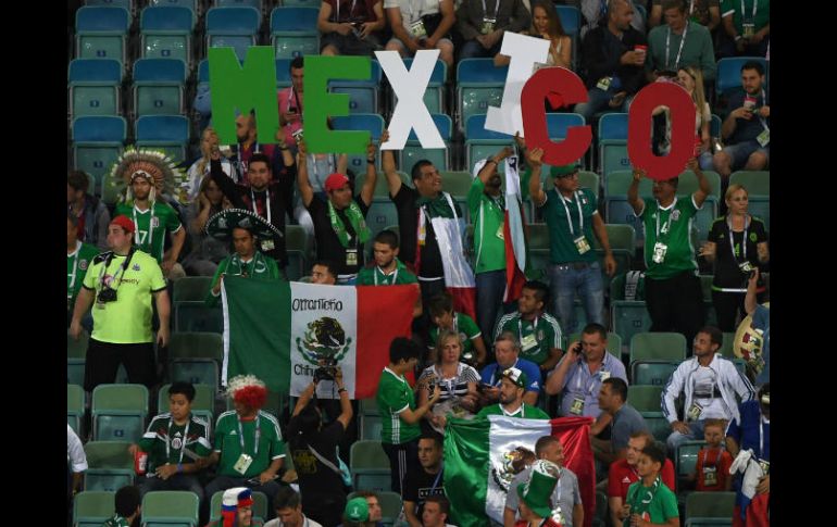Según diversos medios, el grito, polemizado por la FIFA, no se escuchó en el estadio, sino una serie de cánticos hacia el Tricolor. AFP / P. Stollarz