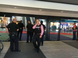 La Policía aconseja a viajeros que usan el aeropuerto que contacten con sus aerolíneas porque el lugar estará cerrado. AP / D. Adams