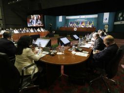 ‘Esta organización no ha dado respuesta a la profunda crisis en Venezuela’, exclamó uno de los protestantes en el lugar. NTX / J. Pazos