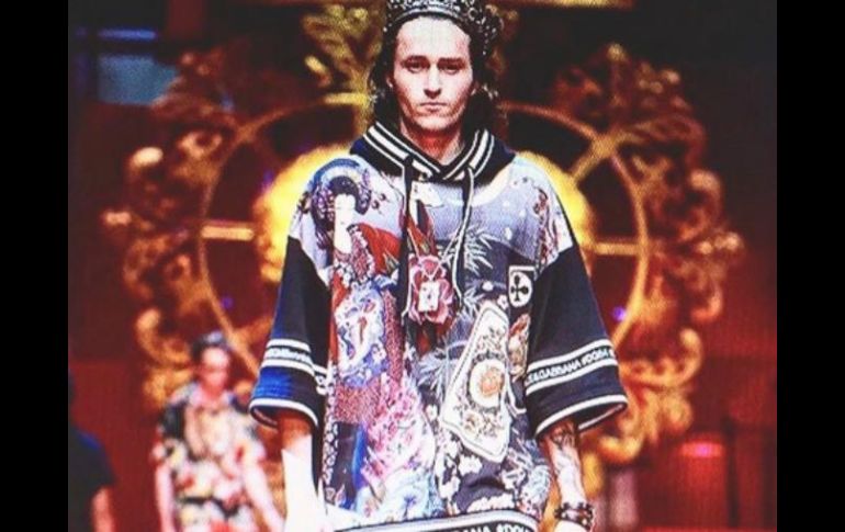 Cyrus subió una foto de su hermano en la cual lo felicita por su debut en la pasarela de la firma italiana. INSTAGRAM / mileycyrus