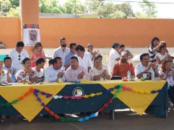 Según el edil, el reparto de esos apoyos forma parte de los programas que realiza el DIF-Municipal de Motul. FACEBOOK / Ayuntamiento de Motul 2015-2018