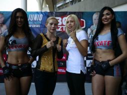 Irma 'Güerita' Sánchez (Der.) asegura que tuvo una excelente preparación para encarar la pelea ante María Guadalupe la 'Fiera' Atilano. EL INFORMADOR / F. Atilano