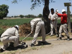 Personal especializado de Petróleos Mexicanos controla una fuga de gas LP. NTX / ARCHIVO