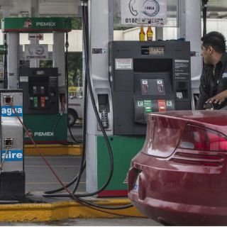 Las gasolinas bajarán dos centavos este fin de semana